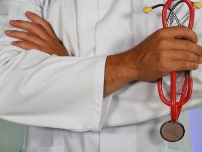 Doctor Holding Red Stethoscope Qm8i0uekx9q